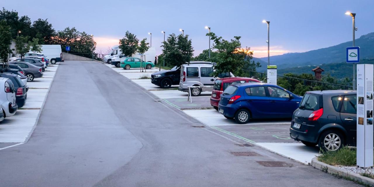 Apartment Villa Irena Great For A Family Holiday With Free Parking And Ev Station Ajdovščina 외부 사진